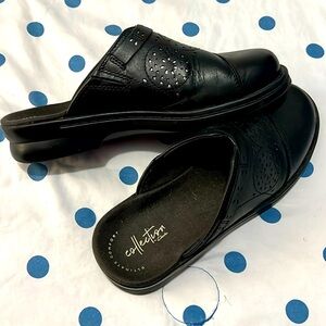Only worn a few times! Clark’s Ultimate Comfort Collection Black Clogs S…